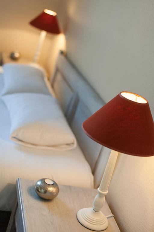 Le Corbeau Hotel Auxonne Szoba fotó