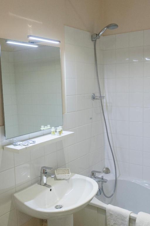 Le Corbeau Hotel Auxonne Szoba fotó