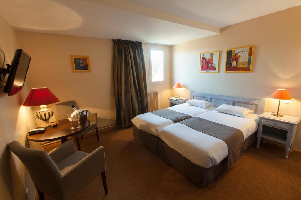 Le Corbeau Hotel Auxonne Szoba fotó